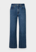 Blaue Denim-High-Waist-Jeans in weitem Schnitt, präsentiert vor einem schlichten weißen Hintergrund, mit vorderen Taschen, einem Knopfverschluss und einem leicht ausgewaschenen Finish.
