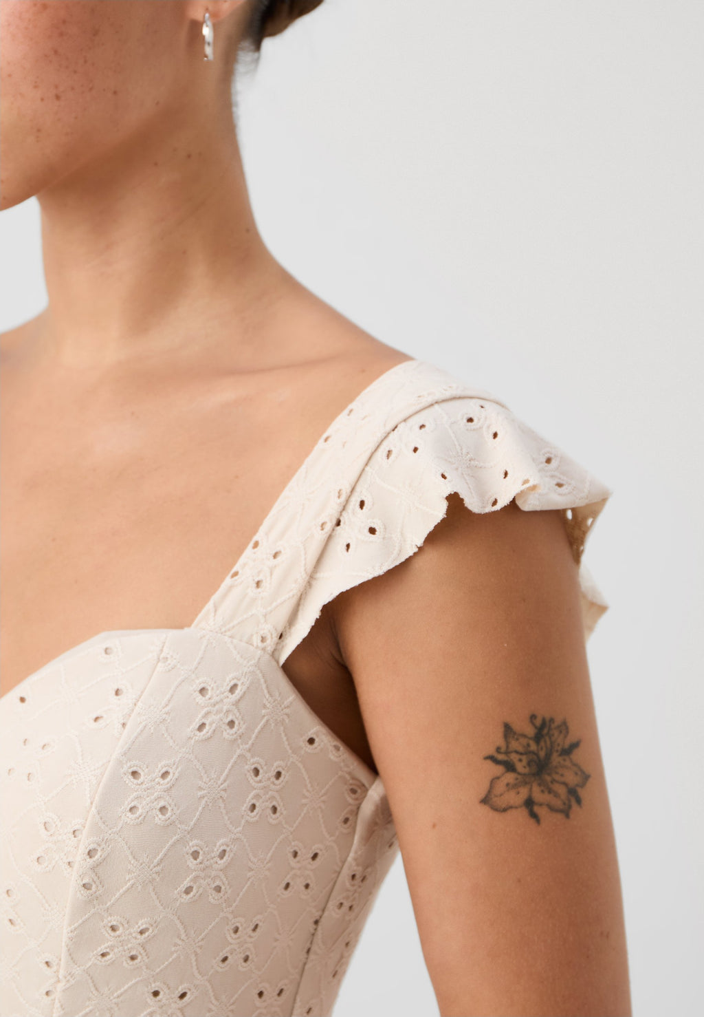 WAL G PETITE NATADDIA V NECK SUMMER DRESS