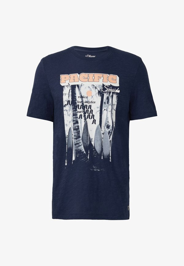 s.Oliver MIT FRONT UND FLAMM STRUKTUR - Print T-shirt - tiefblau
