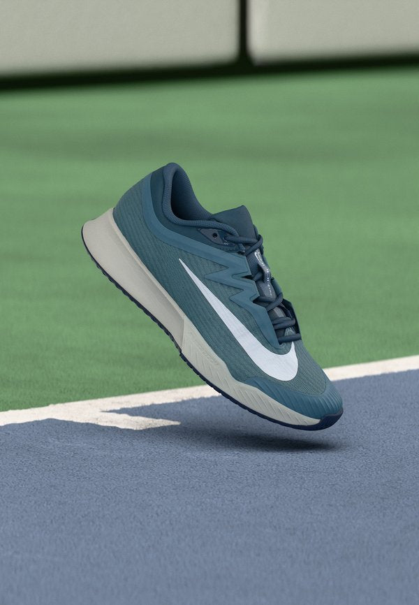Nike Performance ZOOM VAPOR PRO - Multicourt tennis shoes - smokey blue/white/light bone/new slate