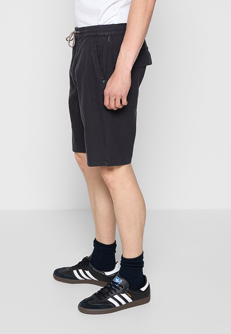 NO EXCESS Shorts Media 2