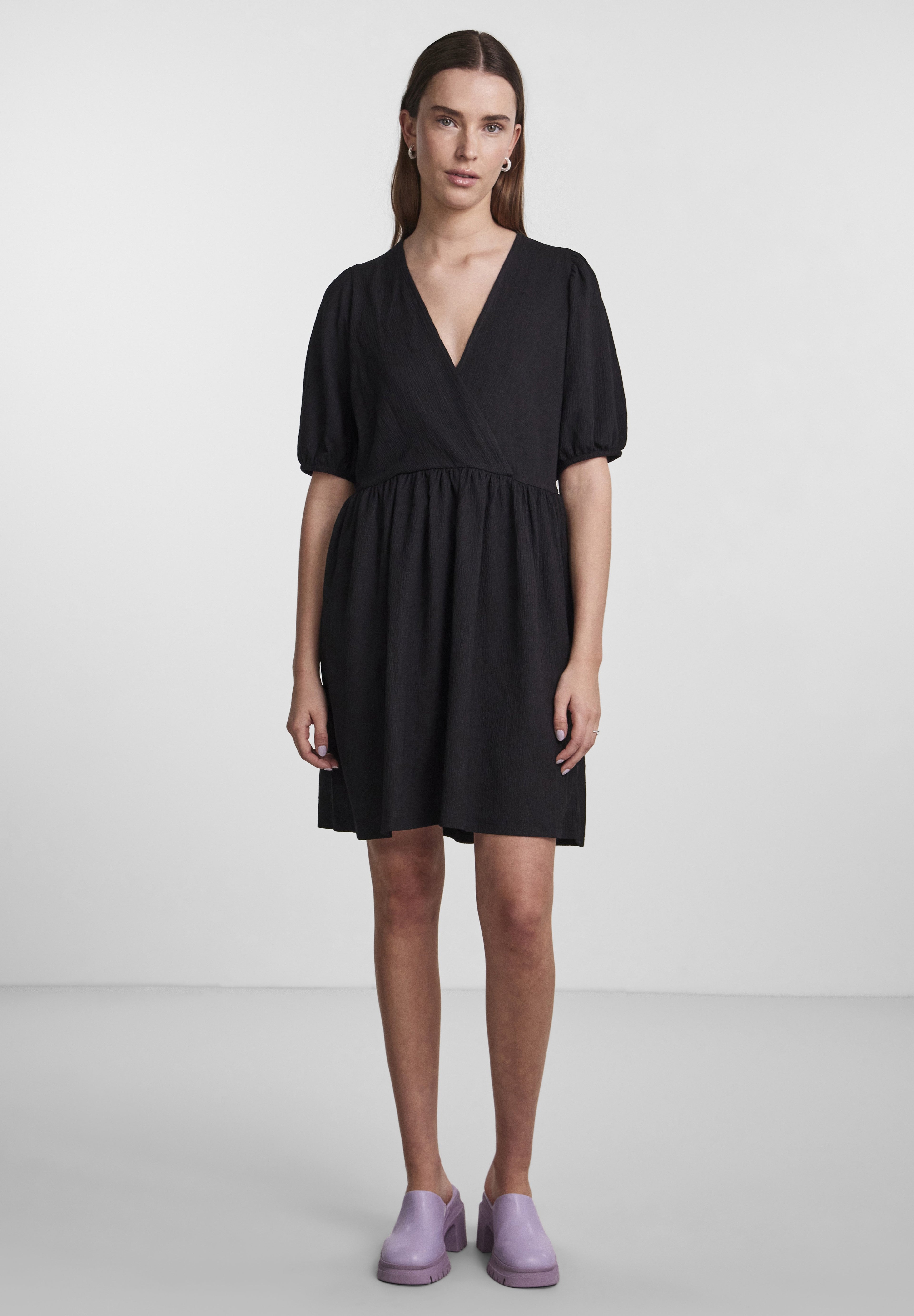 Pieces PCLUNA V NECK SHORT DRESS