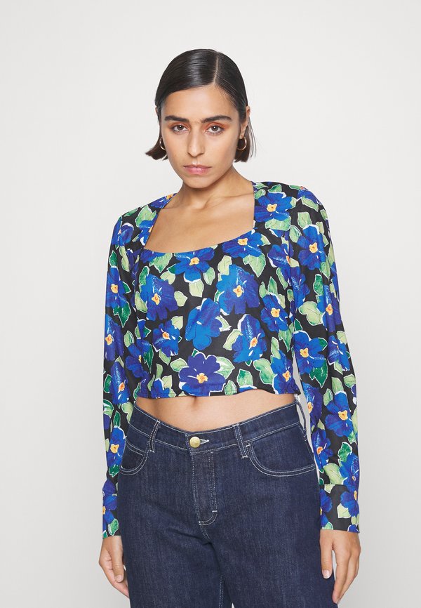 IN THE STYLE TERRIE MCEVOY SQUARE NECK CROP TOP