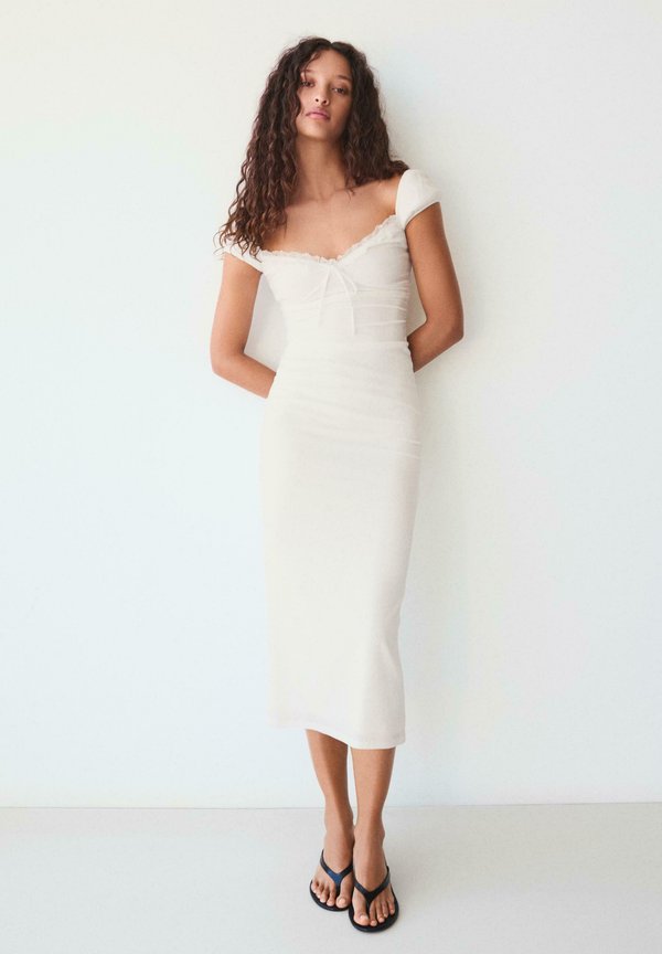 Bershka LACE CRINKLE MIDI DRESS 01250727 - Shift dress - white