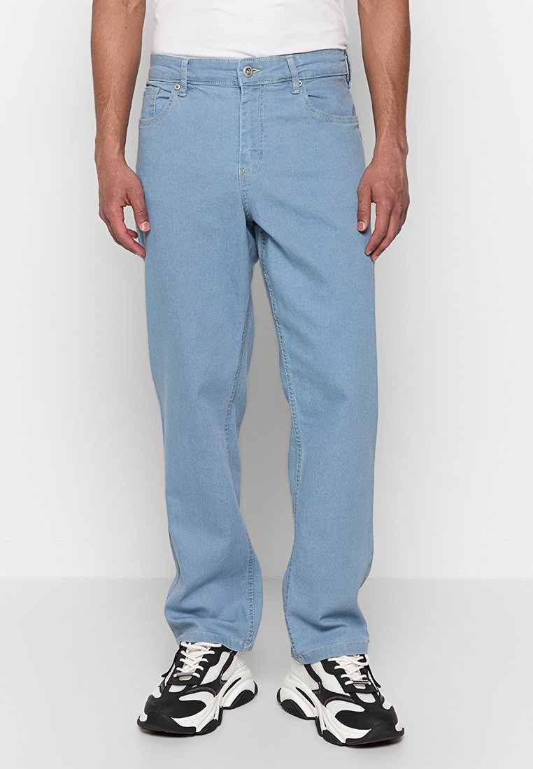 LOOSE FIT Media 1