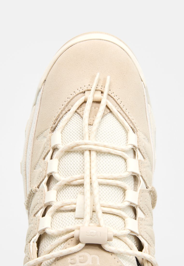 UGG CAPTRAIL LOW