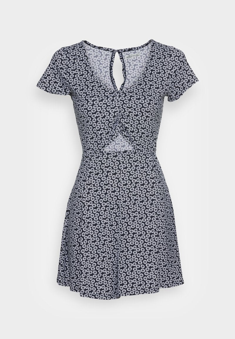 Navyblaues Kleid mit weißem Blumenmuster, kurzen Ärmeln, tiefem V-Ausschnitt und Cut-Out-Detail in der Taille. Design mit ausgestellt Rock.