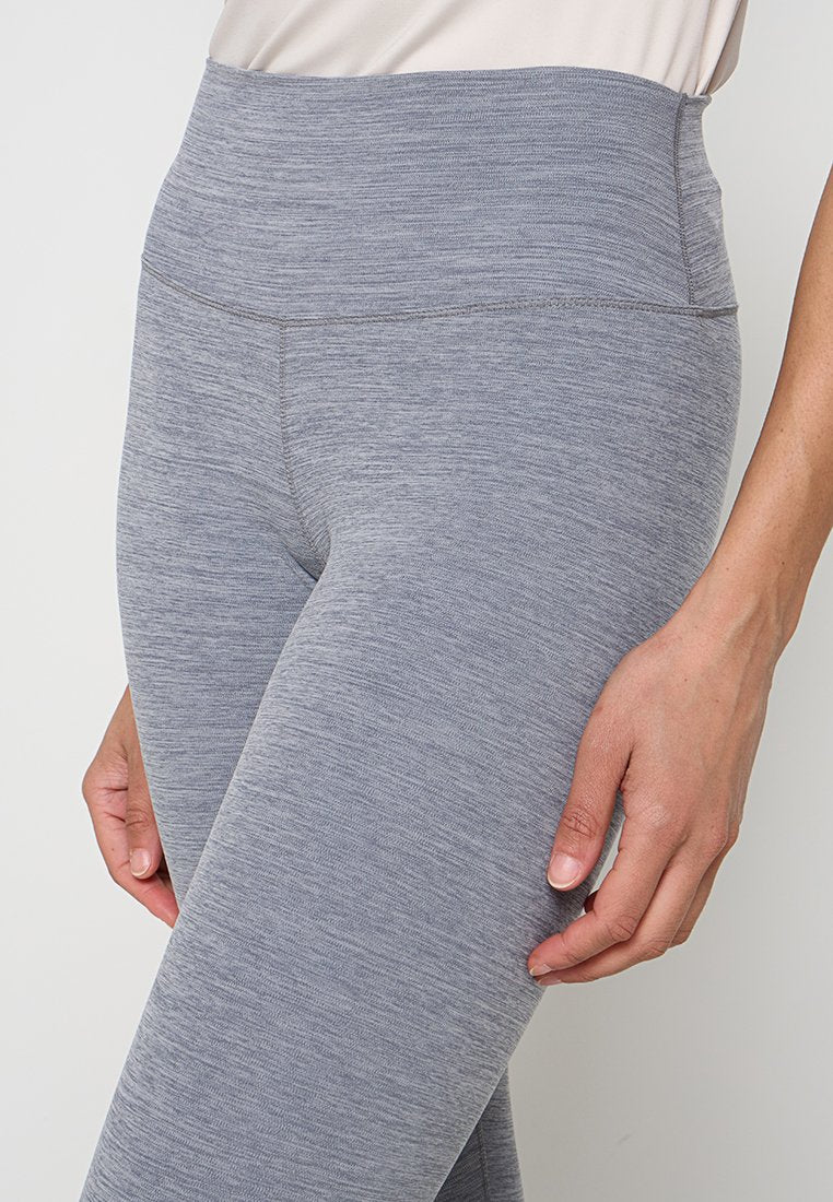 Nike Performance ONE
