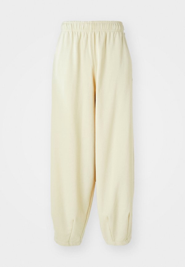 Nike Sportswear CLUB - Tracksuit bottoms - light khaki/parachute beige