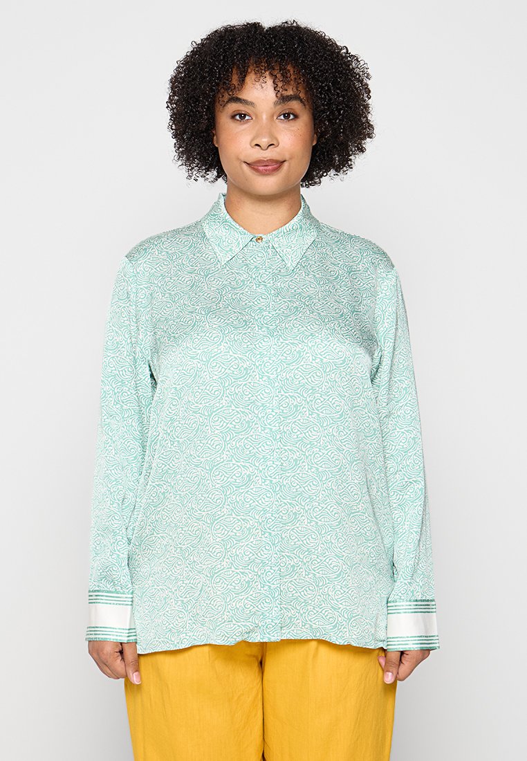 Langärmliges Hemd mit Knopfleiste in Minzgrün mit Paisley-Muster, abgerundetem Saum und gestreiften Manschetten. Leichter, glatter Stoff.