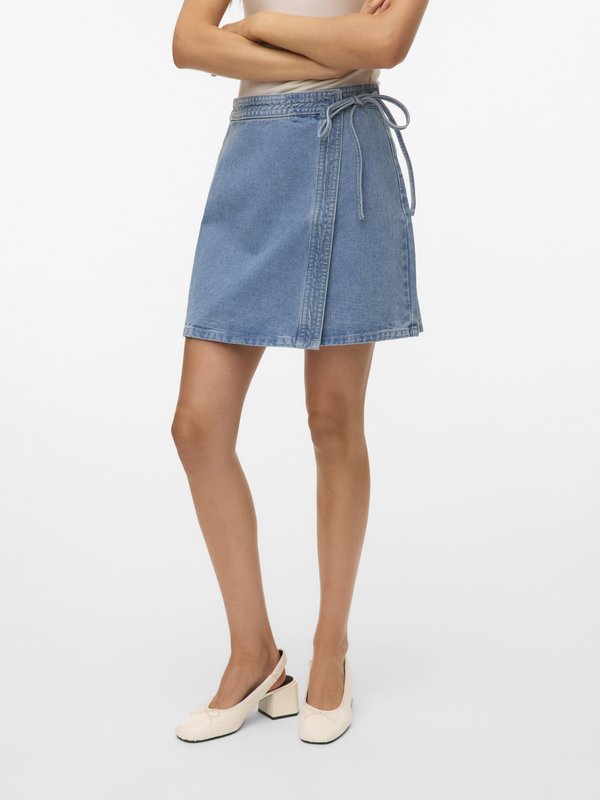 Vero Moda VMLIZA Mid waist Short - Mini skirt - medium blue denim