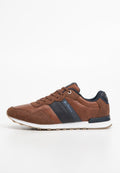 Braune Leder-Sneaker mit navy Farben, featuring eine abgerundete Zehenpartie, Schnürdesign, strukturierten Gummiaußensohle und kontrastierenden Seitestreifen.