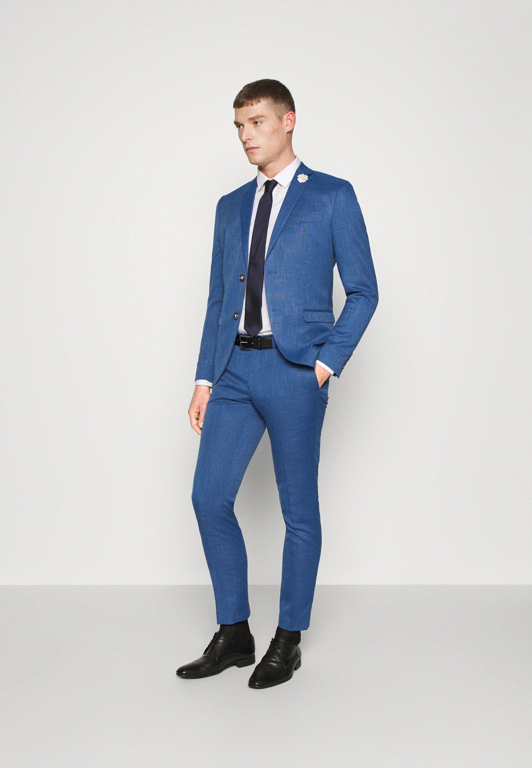 Isaac Dewhirst WEDDING LOOK SUIT