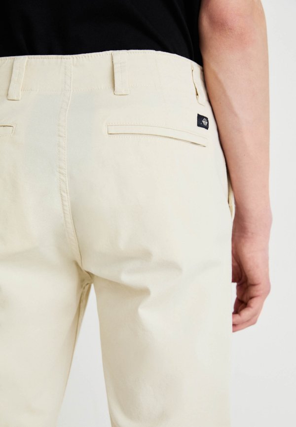 DOCKERS ALPHA SLIM
