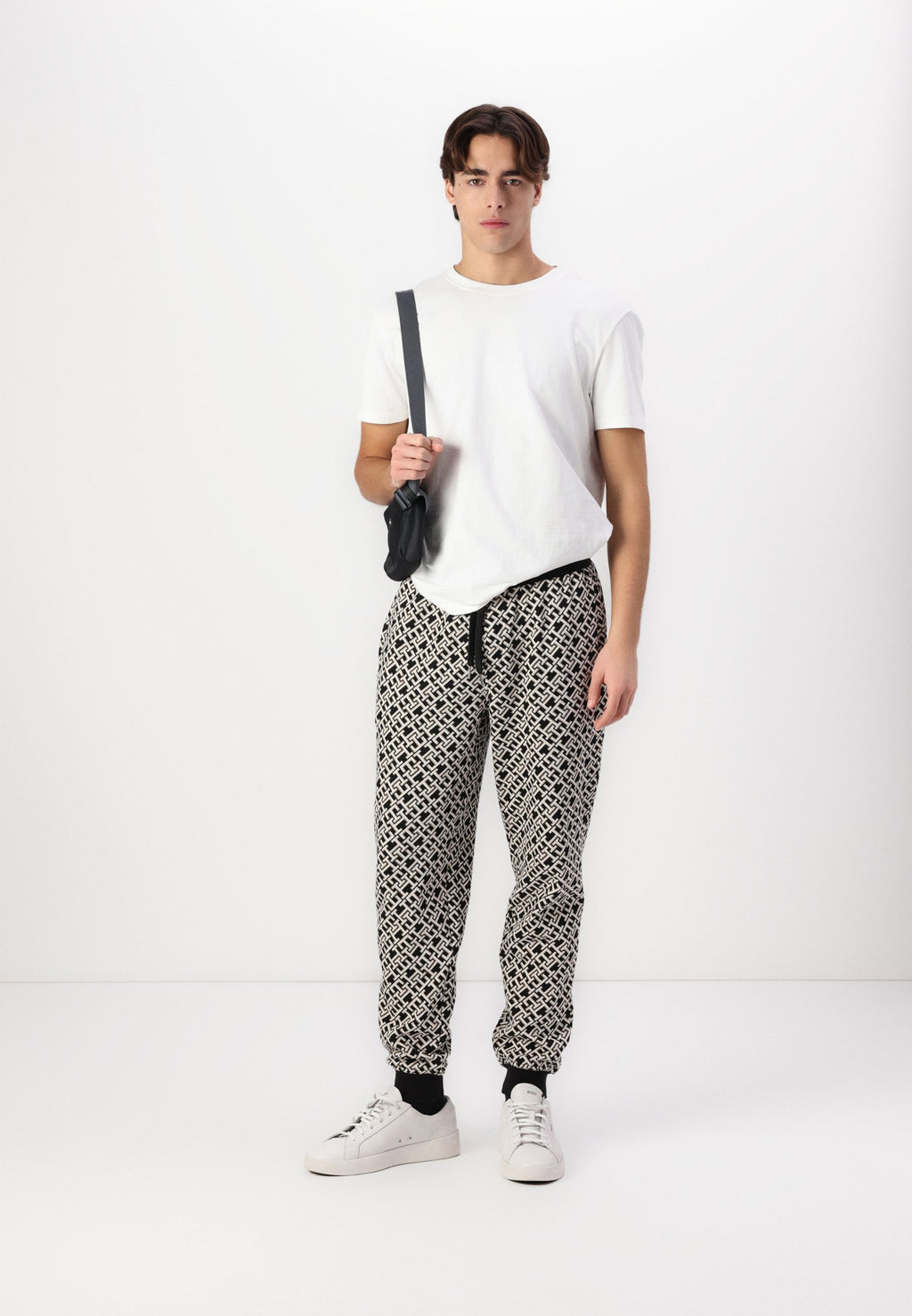MONOGRAM UNISEX Media 4