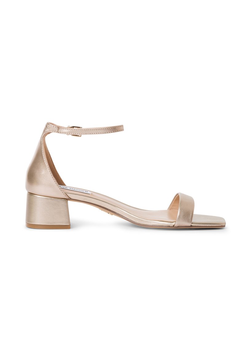 Steve Madden Schaftsandale Media 1