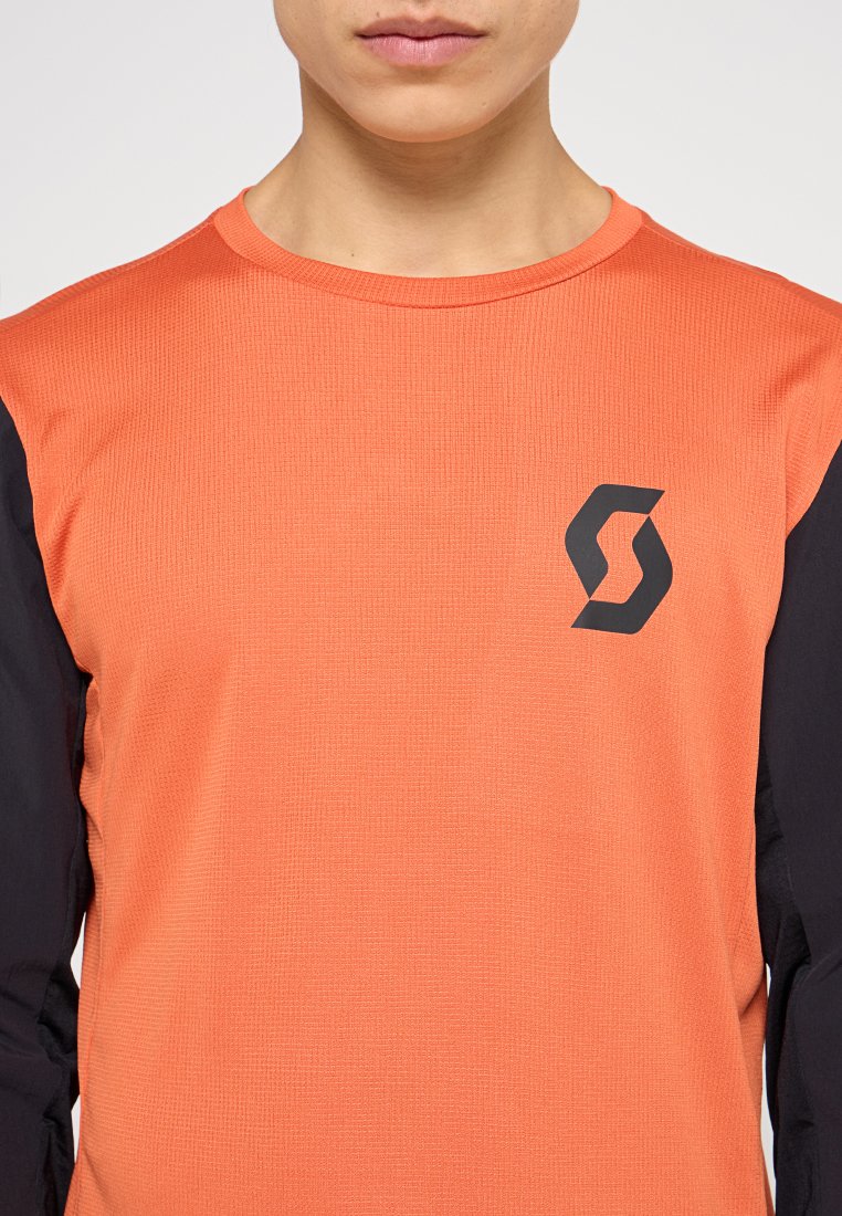 REGULAR FIT Media 3