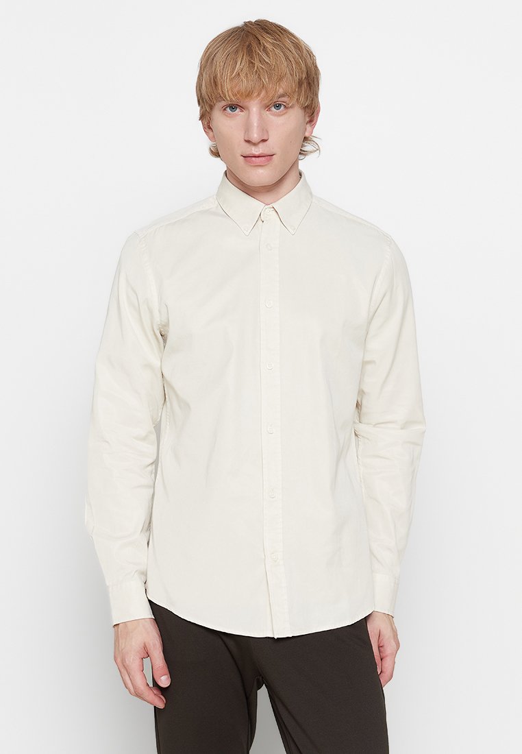 REGULAR FIT Media 1