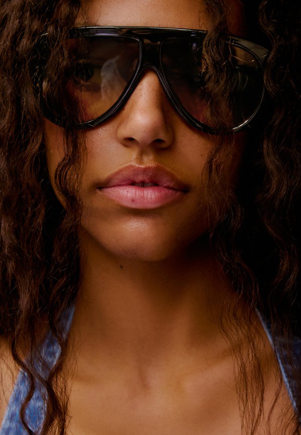 Bershka RESIN - SUNGLASSES 00700419 - Sunglasses - black