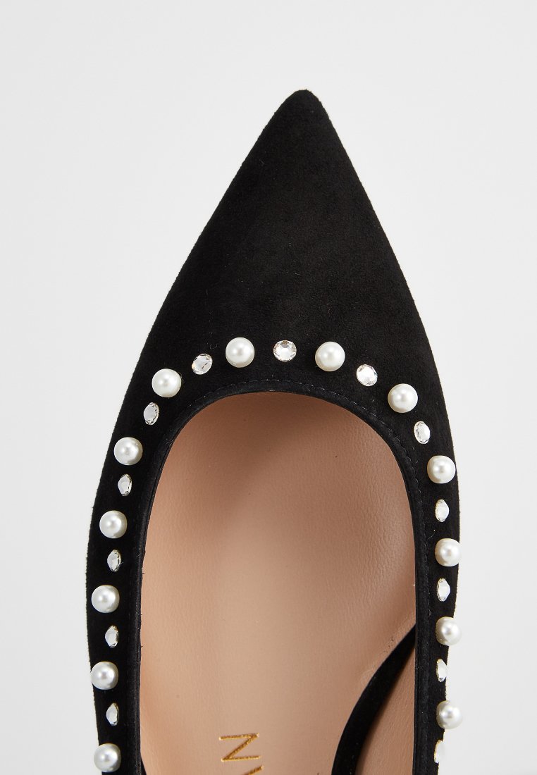 Stuart Weitzman STUART