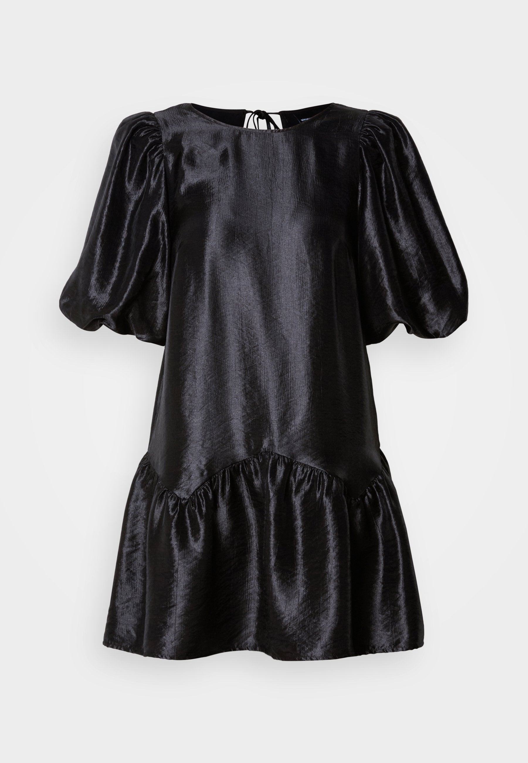 Schwarzes Satin-Kleid mit Puffärmel, runder Ausschnitt und gerafftem Saum. Verfügt über einen Rückenschnürung zur Anpassung und hat eine glatte Textur.