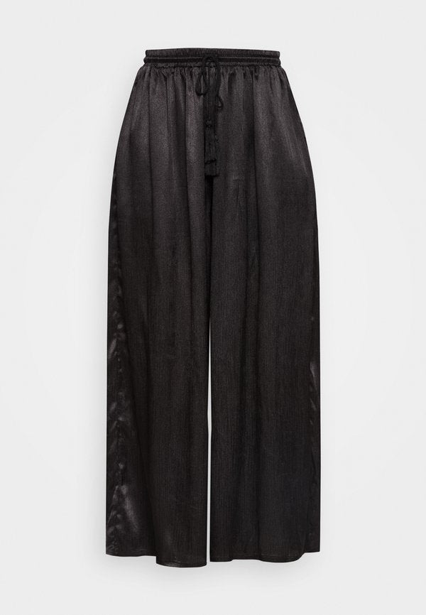 Glamorous MODEST WIDE