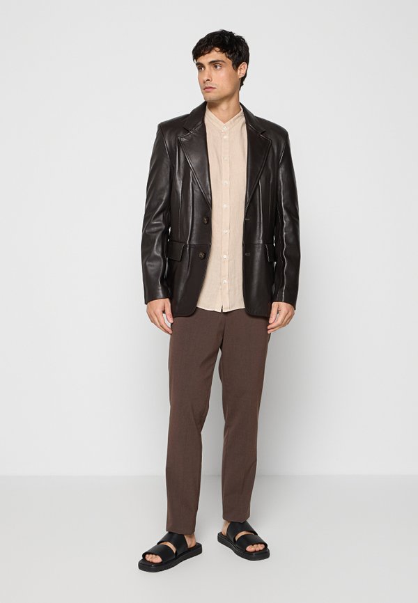 Emporio Armani REGULAR FIT