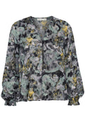 Langärmlige Bluse mit V-Ausschnitt, elastischen Bündchen und abstraktem Blumenmuster in gedeckten Grüntönen, Grau, Schwarz und Gelb.