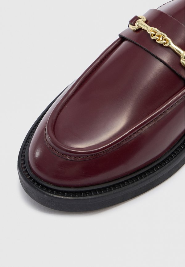 Steve Madden HUDDLES