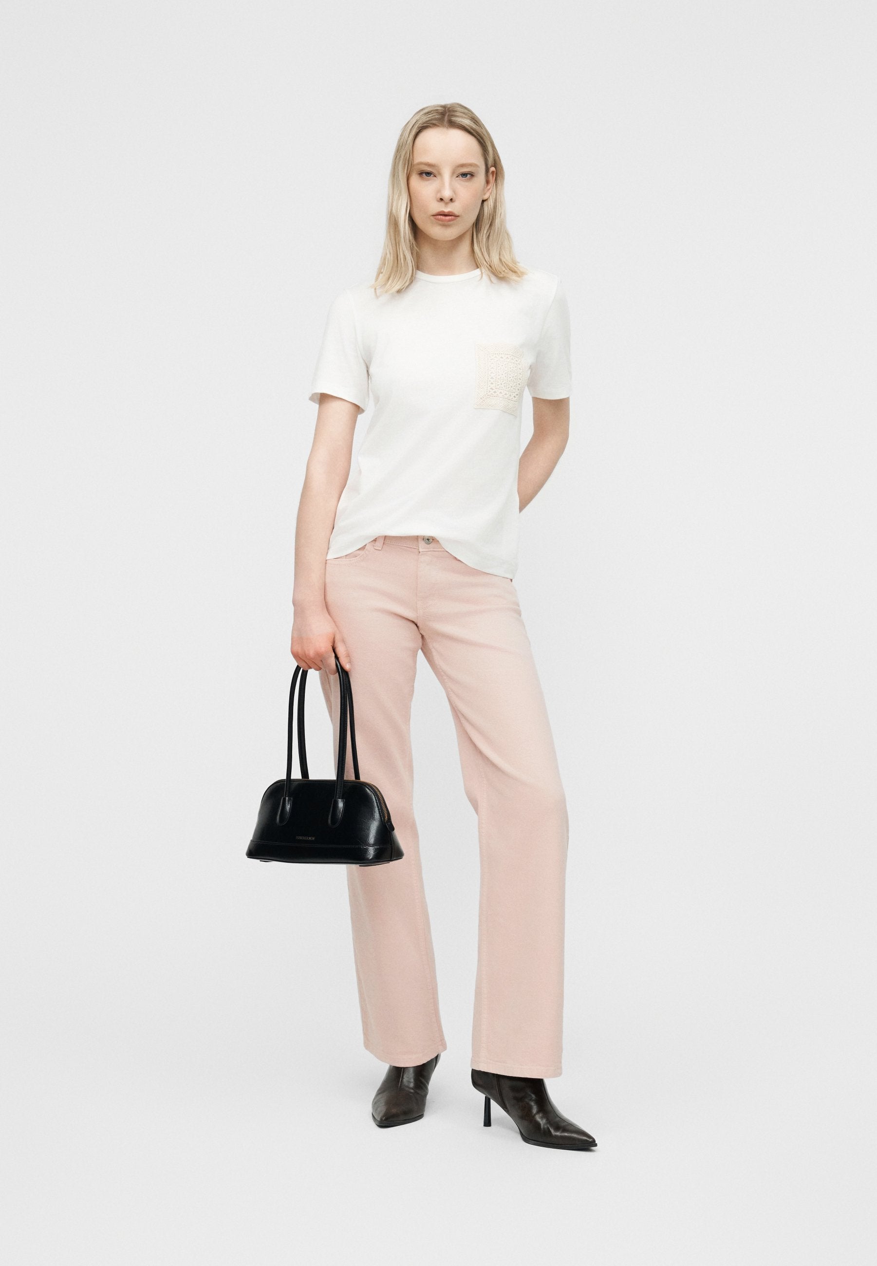 Wide-fit ONLJUDY Low waist Straight Fit Media 2