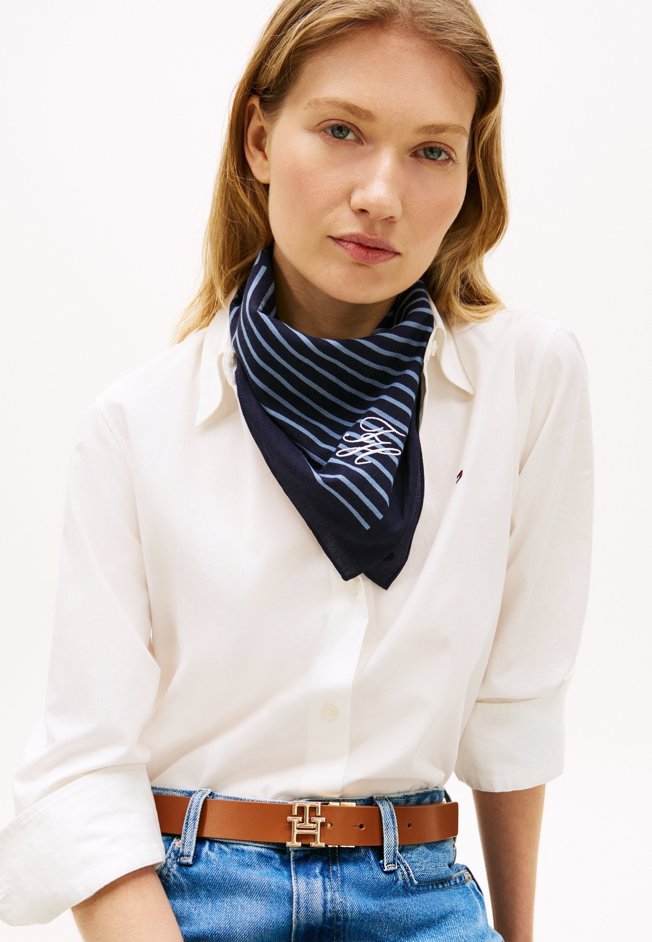 LOGO SQUARE SCARF Media 2