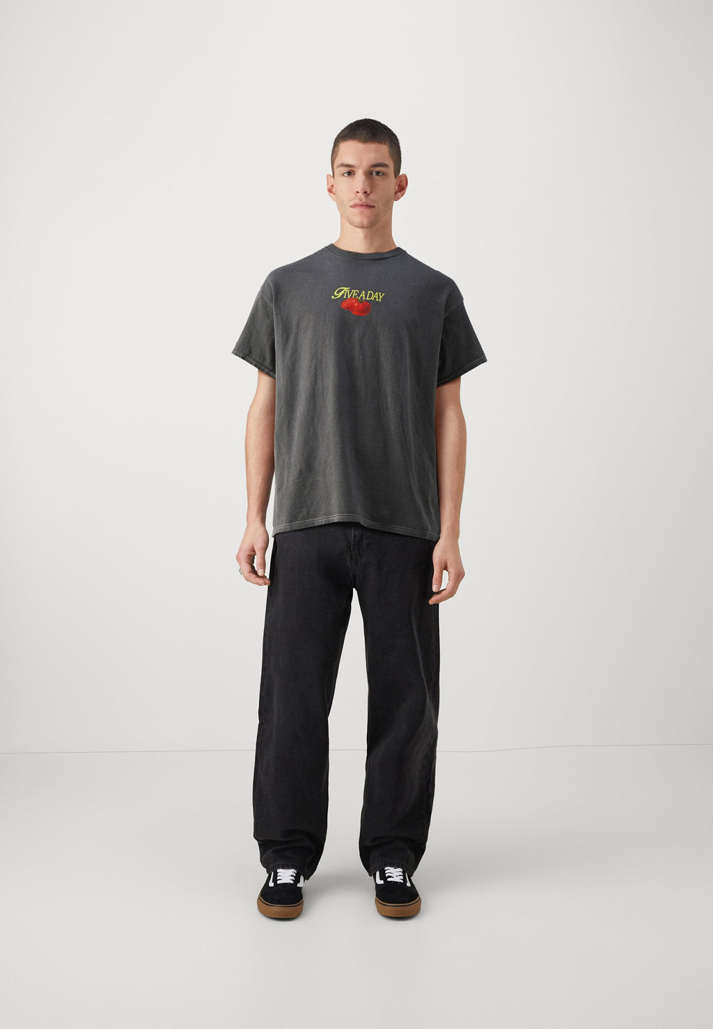 BDG Urban Outfitters FIVE A DAY TEE UNISEX