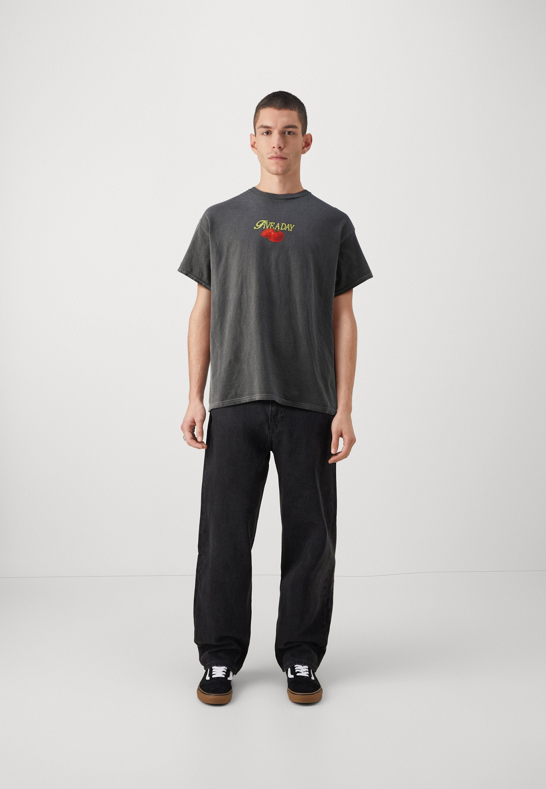 BDG Urban Outfitters FIVE A DAY TEE UNISEX