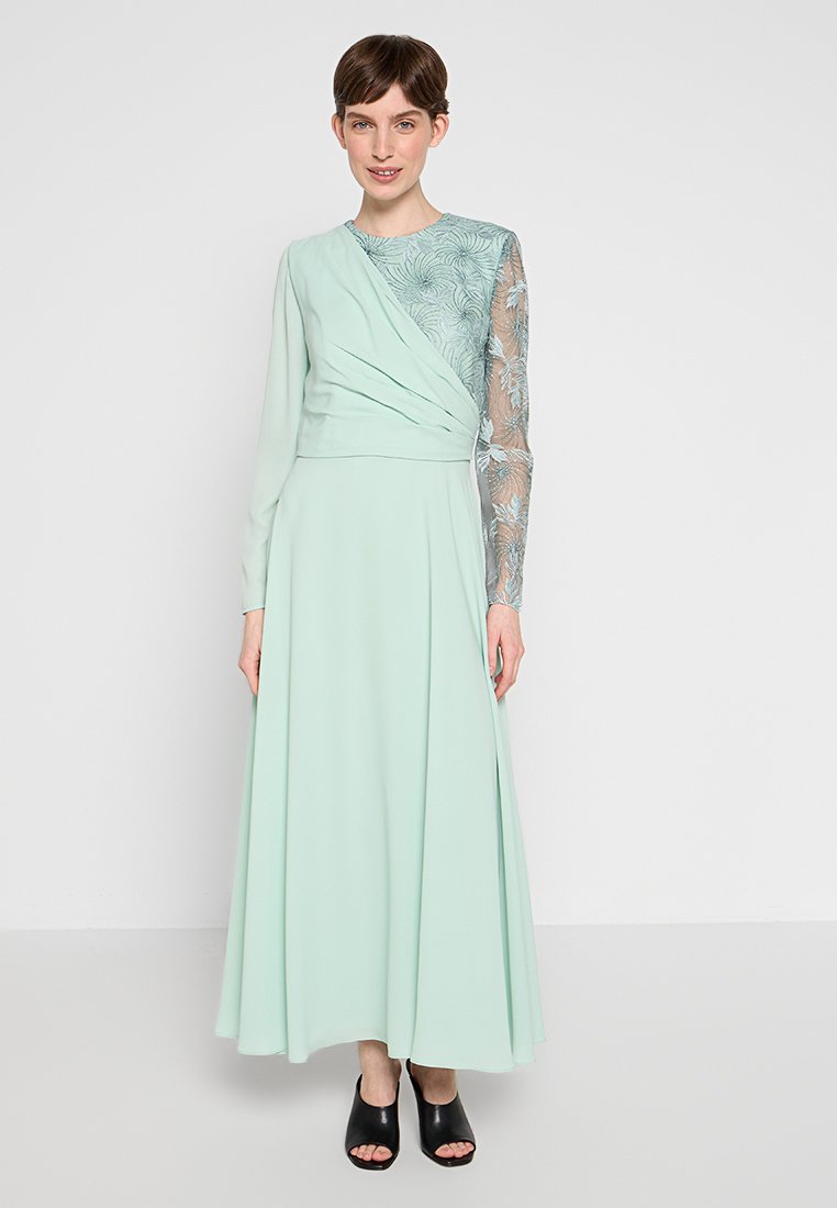 Pronovias