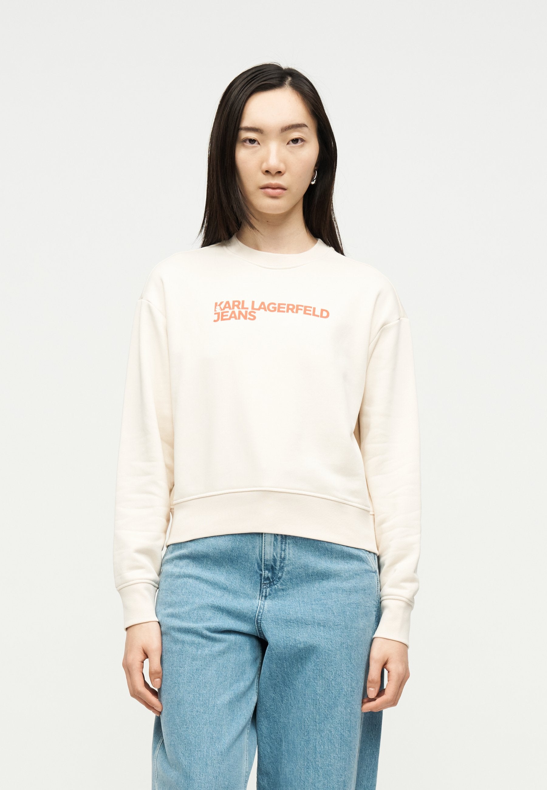 ESSENTIAL LOGO SWEAT Media 3