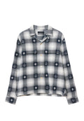 Kariertes Button-up-Hemd in Marineblau und Weiß, mit gesticktem Friedenssymbol und Sonne. Hergestellt aus weichem Stoff, mit lockerer Passform.