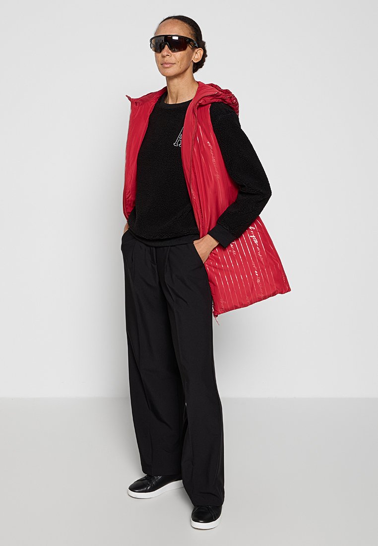 Armani Exchange Weste Media 2