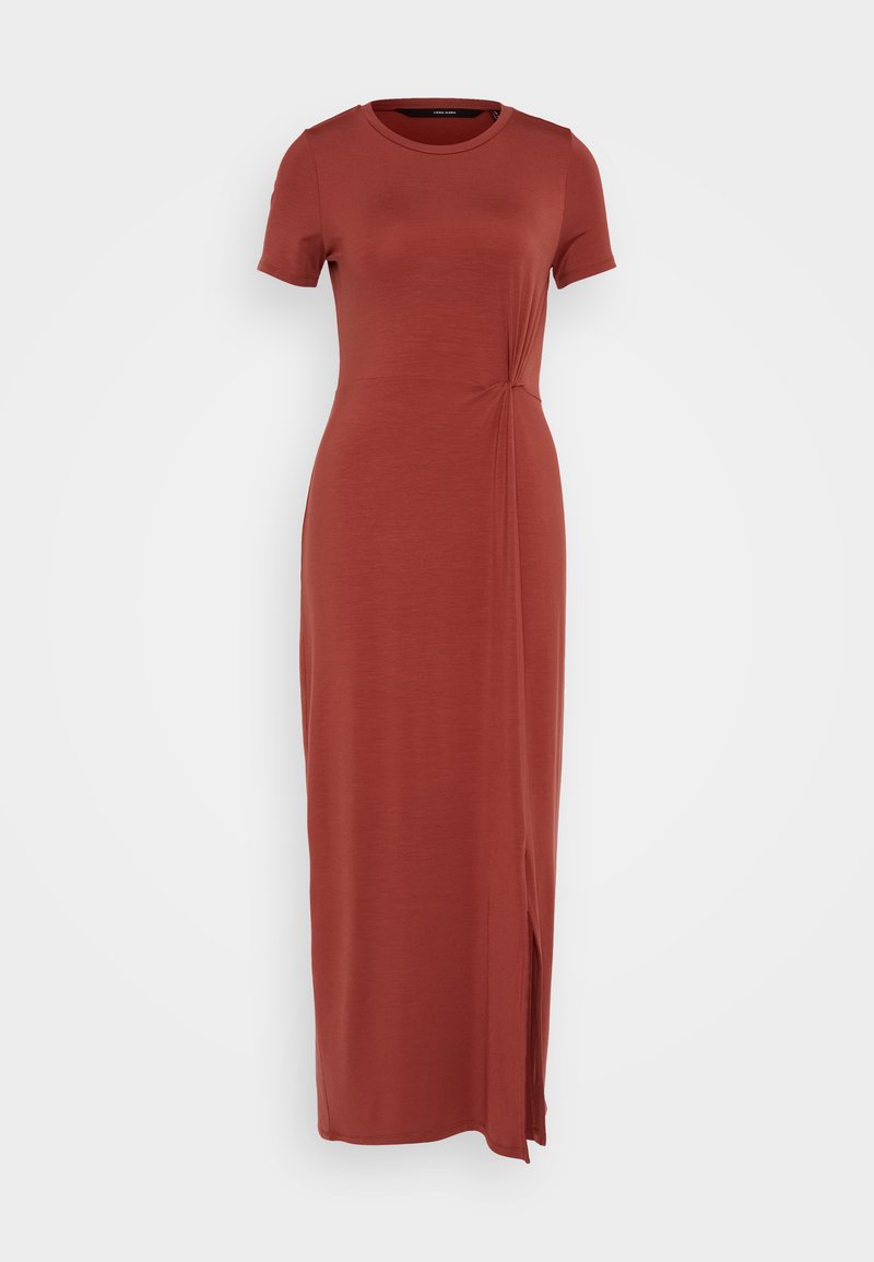 Rostfarbenes Maxikleid aus weichem Stoff, mit rundem Ausschnitt, kurzen Ärmeln und einem seitlichen Schlitz mit einer verdrehten Detail am Taillenbereich.