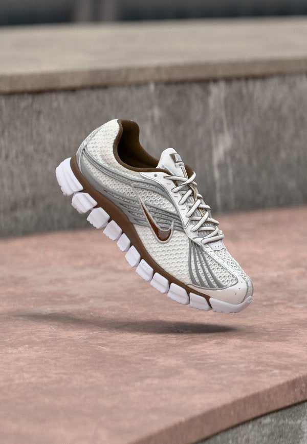 Nike Sportswear ZOOM SKYLON 11 - Trainers - white/cacao wow/metallic silver-coloured