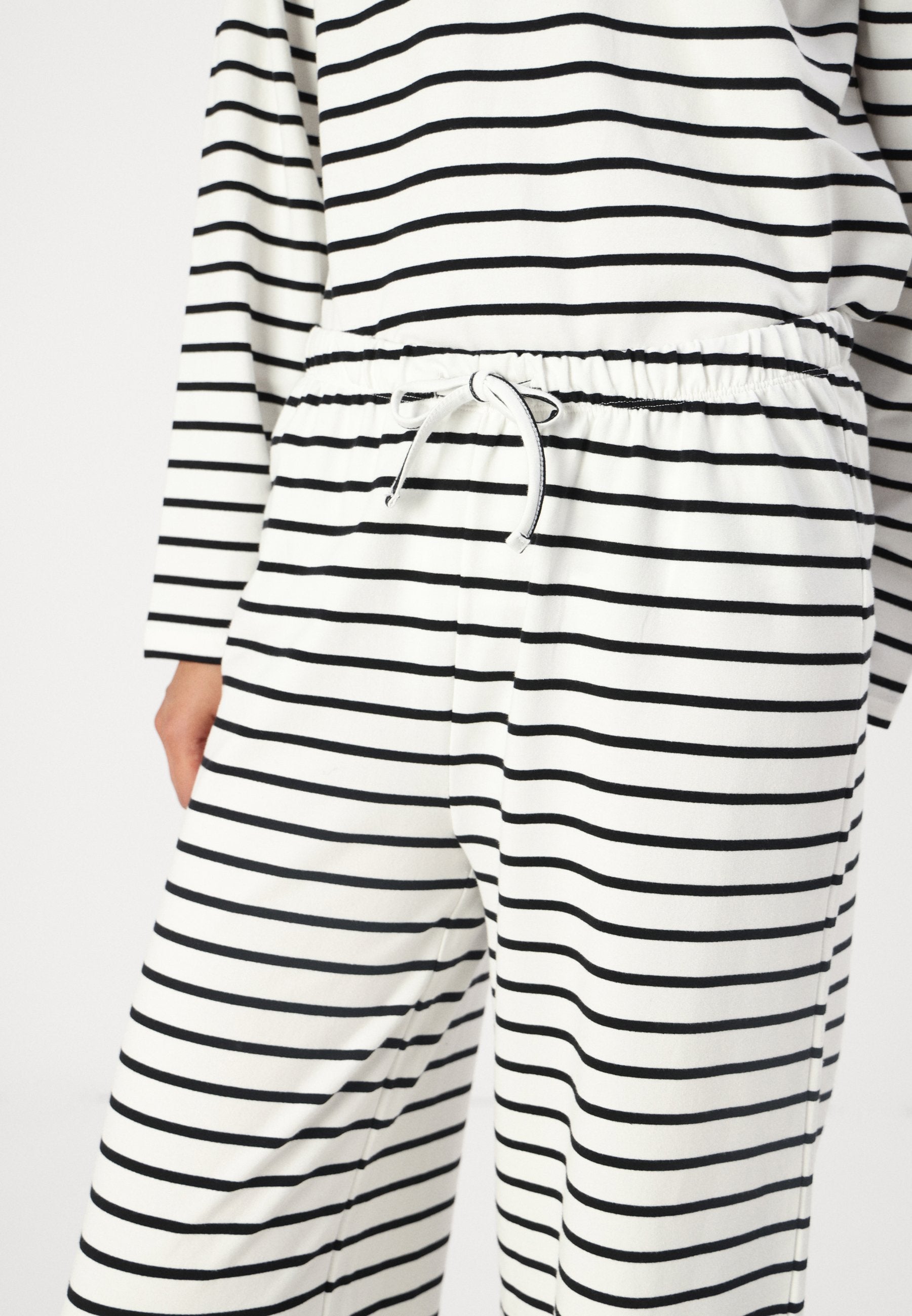 Object OBJLINEA PANT
