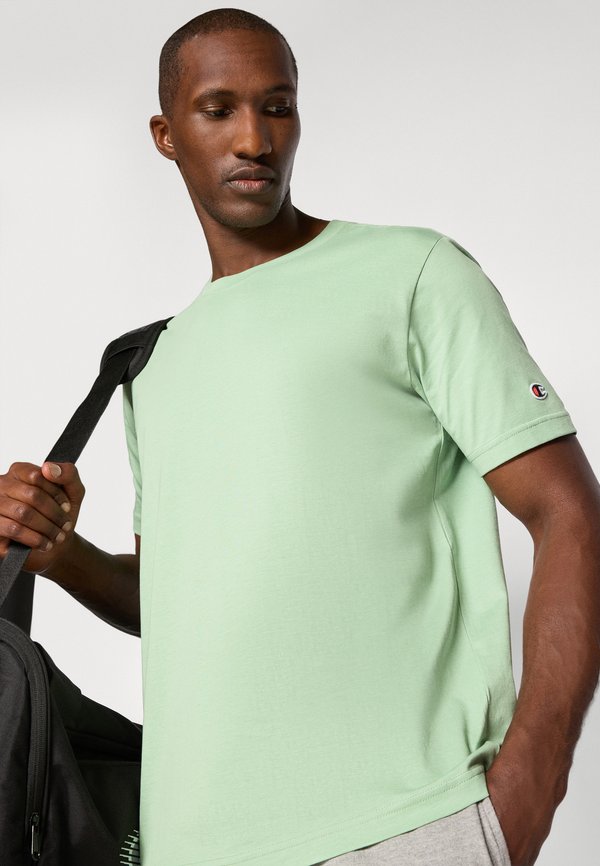 Champion SPORTSWEAR STANDARD FIT
2 PACK