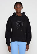 Schwarzer Kapuzenpullover mit lässiger Passform, der ein rundes Logo in der Mitte und Zugbändchen hat. Aus weichem, strukturiertem Stoff gefertigt.