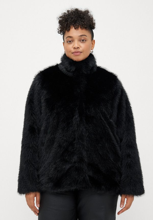 Vero Moda Curve Synthetic fur VMCMONROE - Winter jacket - black