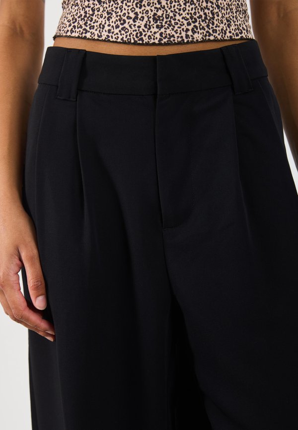 YOURTURN by Zalando UNISEX PLEATED BARREL TROUSERS