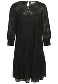 Schwarzes Spitzenkleid mit einem strukturierten Blumenmuster, runder Ausschnitt und dreiviertellangen Puffärmeln mit elastischen Bündchen.