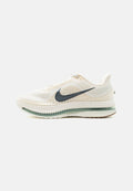 Nike Performance PEGASUS PREMIUM - Road running shoes - pale ivory/black spruce/jade horizon/spruce aura/sail