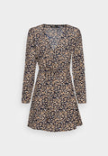 Missguided HALF BUTTON TEA DRESS ANIMAL