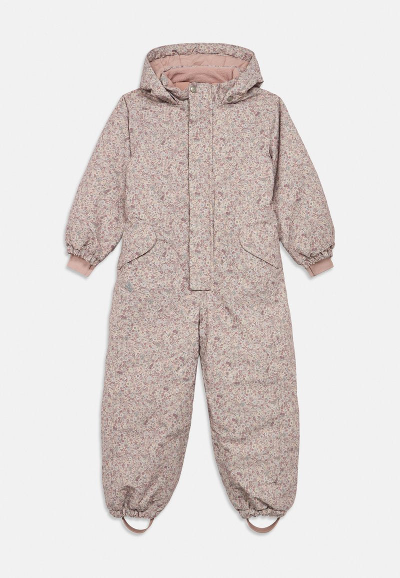 Blumengemusterter Overall in Hellrosa und Creme. Mit Kapuze, elastischen Bündchen und zwei seitlichen Taschen. Weiches Innenfutter.