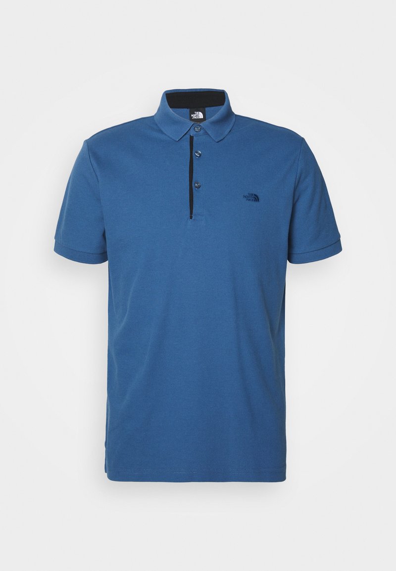 Blaues Poloshirt aus Baumwolle mit einer Drei-Knopf-Leiste, schwarzem Kragenbesatz und kleinem Logo auf der linken Brust. Kurze Ärmel.