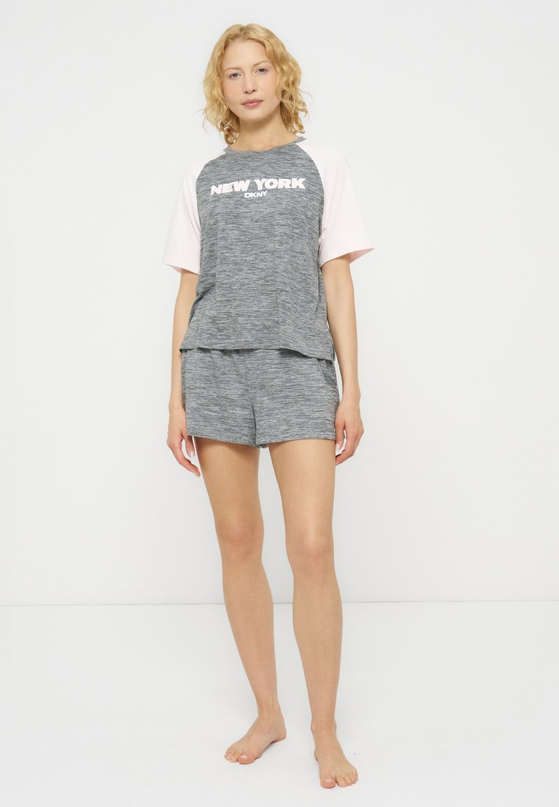 DKNY Loungewear Nachtwäsche Set Media 1